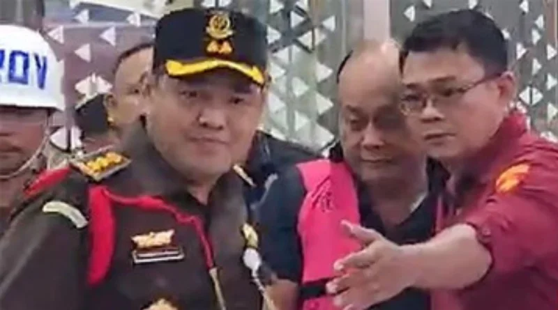 Sehari Setelah Dicopot, Dadan Hindayana Berompi Tahanan Kejagung